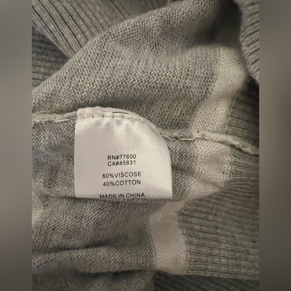 LCHASER- Heather Gray & white striped sweater Medium long bell sleeves NWT - Picture 4 of 6